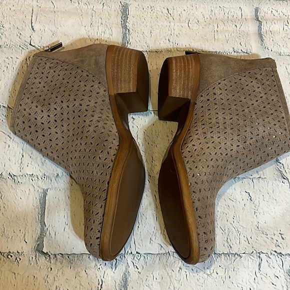 NIB Lucky Brand 🍀 Bootie - Picture 4 of 9